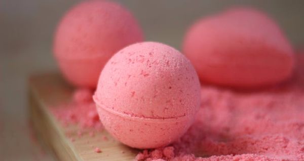 Fabulous! This DIY LUSH bath bomb recipe is simply delightful