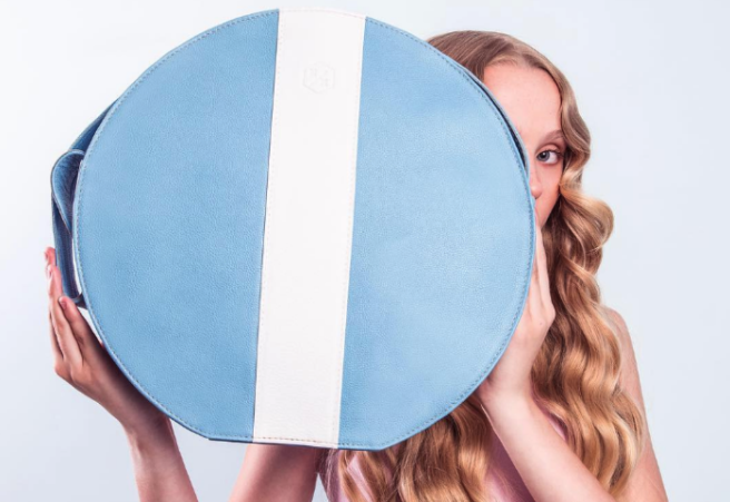 So, THIS is the hottest bag in the world right now, and we LOVE it