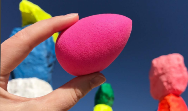 LOL! This beauty blender horror story is both horrific and hilarious