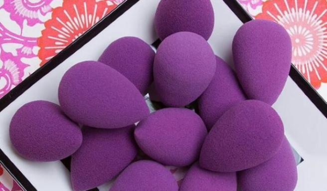 Girls are asking guys what a beauty blender is and the results are GAS