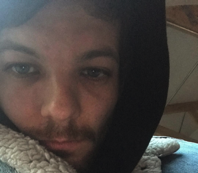 “I’ve felt better! Hello 2017!!” Louis Tomlinson welcomes the New Year