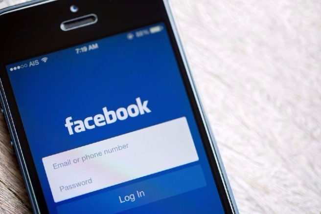 Facebook is reaching out to users vulnerable to suicide through AI