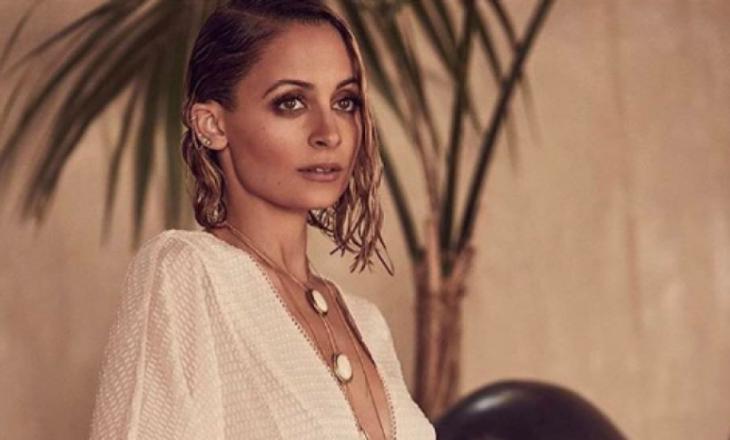 Awkward! This reporter just whacked Nicole Richie in the face