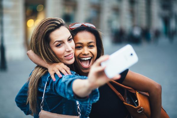 Selfie science: Why most choose to present the left side of their face