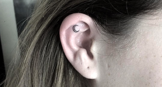 These tiny helix tattoos are having a moment and they’re dreamy