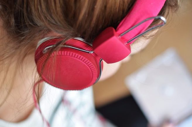 This silent song solves one of the most annoying aux cord problems