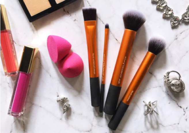 Drop Everything! Dealz are selling Real Techniques brush sets for €10