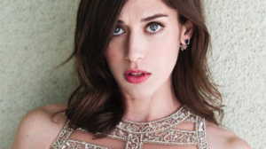 Yaaas! Mean Girls Janis Ian just tied the knot in an Italian ceremony