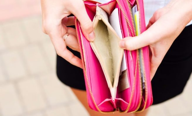 Bad news, bros: Apparently, women who have a brother earn less