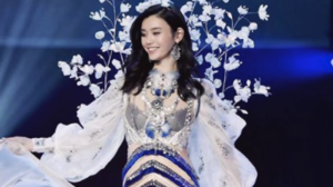 Uh-oh! One model took a tumble during the Victorias Secret show