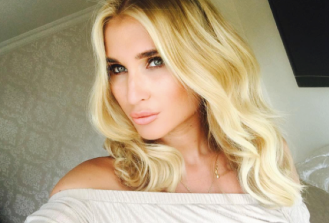 ‘Babies don’t need photo-shop’: Billie Faiers faces online criticism