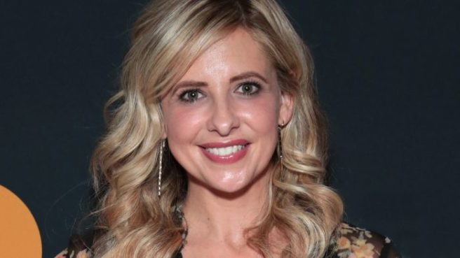 Sarah Michelle Gellar treated son to a manicure and we’re all for it