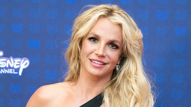 NEED! Britney Spears wore this €15 dress from PrettyLittleThing