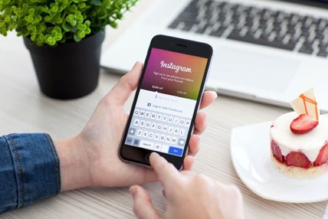 PSA: Instagram has re-introduced GIFs to their Story Feature