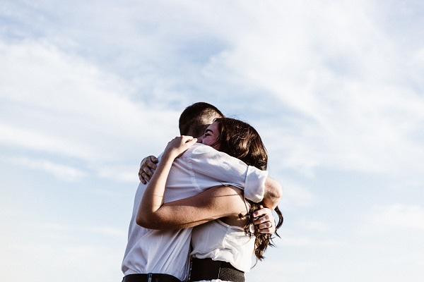 Airport has a genius way to keep your proposal a secret when flying