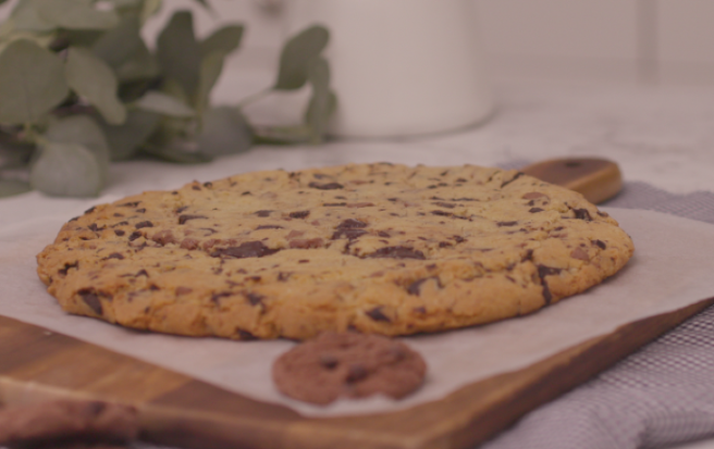 Hallelujah! This giant cookie is the answer to all our chocolate prayers