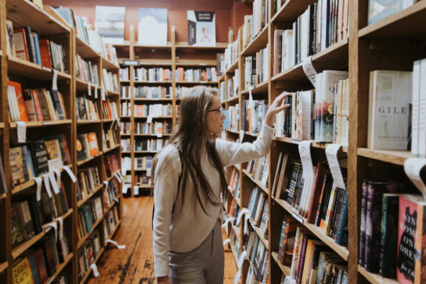 Books written by female authors priced 45% lower than men’s books