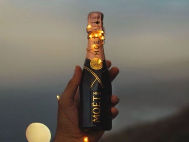 Mini champagne share packs are here just in time for summer