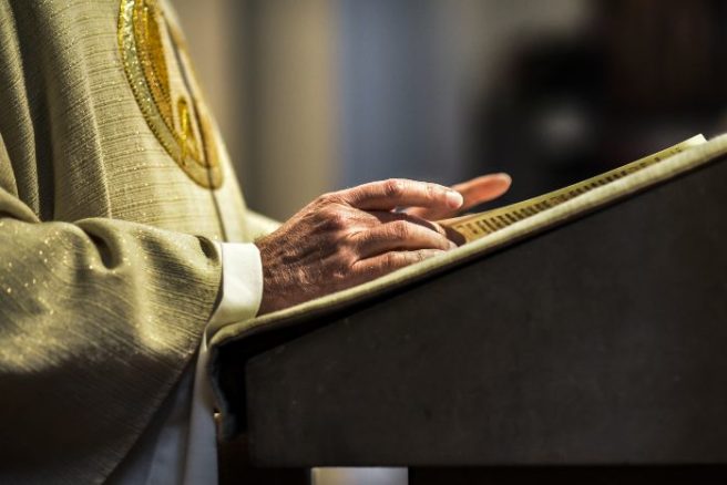 Priest recommends that mother and baby homes be reintroduced