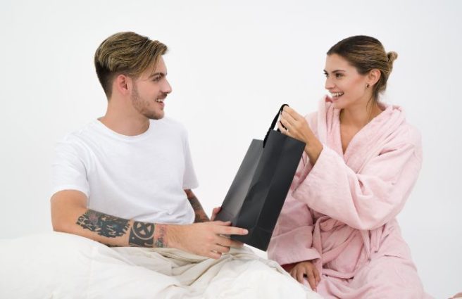 Genius: Magic Man Mitt lets your boyfriend apply your tan