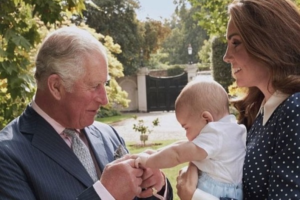 We can’t cope with this GORGEOUS new photo of the royal family