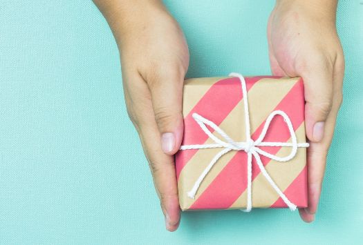 Here are 12 PERFECT gifts for your dreaded office Kris Kindle