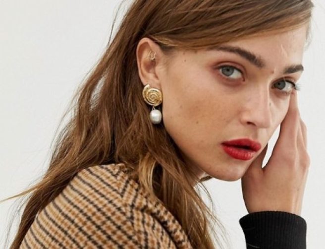 Micro-trend alert: 2019 is the year of beachy but boujee shell jewellery