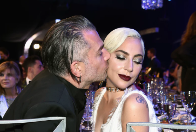 Did Lady Gaga break up with her fiancé? Her ring is ABSENT