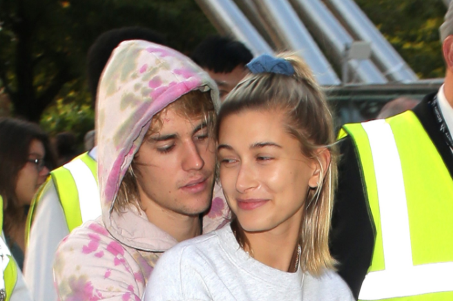 Hailey Baldwin’s lock-screen is an OLD-SCHOOL pic of Justin Bieber
