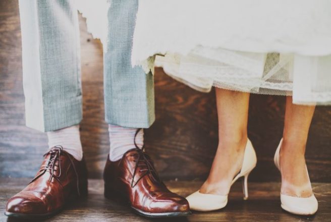 Hey engaged couples: A Tinder-like app for weddings is here