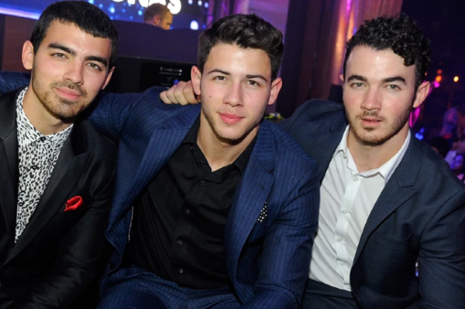 Is it 2009? The Jonas Brothers are officially BACK together