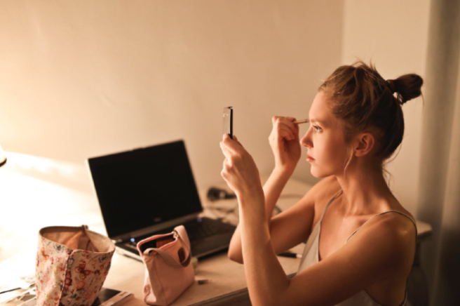 Here’s how long it takes the average woman to get ready in the morning