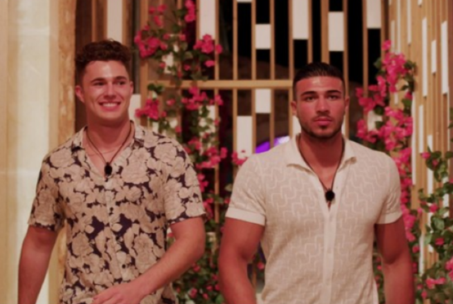 Fans are falling in love with Curtis and Tommy’s adorable bromance