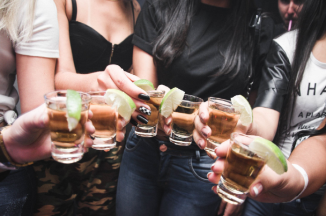 Drunk in love: Irish gals are the FOURTH heaviest drinkers globally