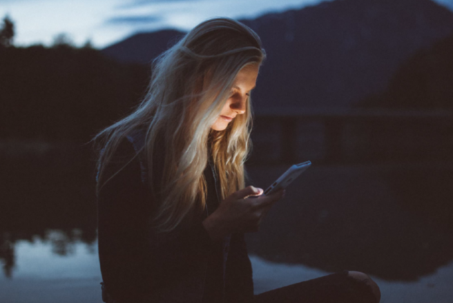 Science says blue light from our phones is damaging our skin