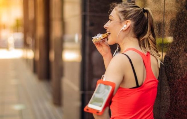 Study: Protein bars have a similar calorie count to a bar of chocolate