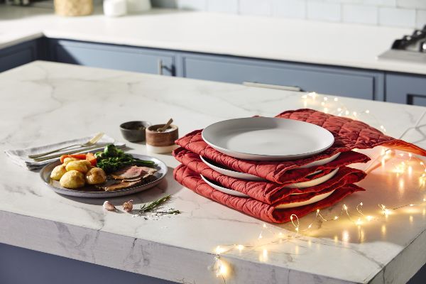 Aldi is selling an electric plate warmer just in time for Christmas