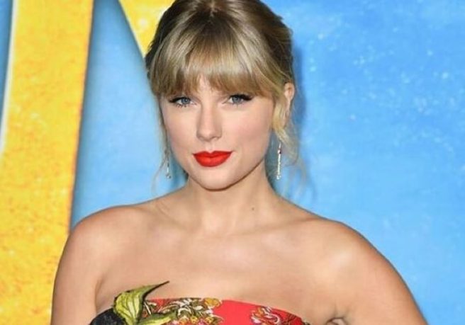 Taylor Swift Stuns In Silk Oscar De La Renta Gown At Cats