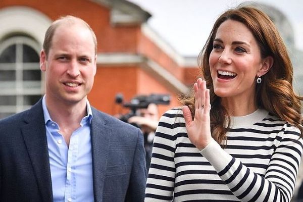 Kate stuns in £60 baby blue dress for Cambridge’s Christmas card