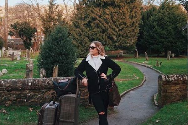 Blogger recreates scenes from Christmas movies & they’re spot on
