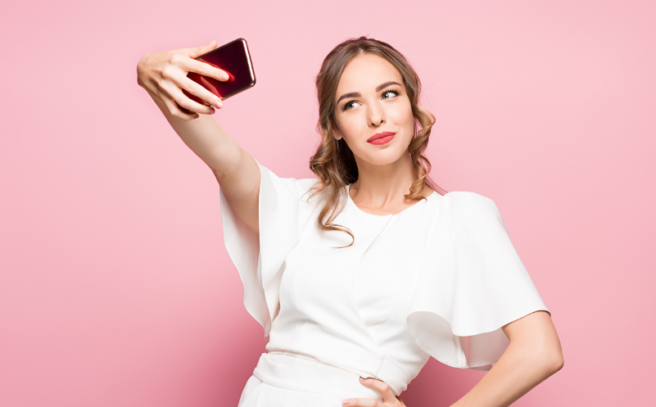 How To Take The Perfect Selfie Like A Celebrity