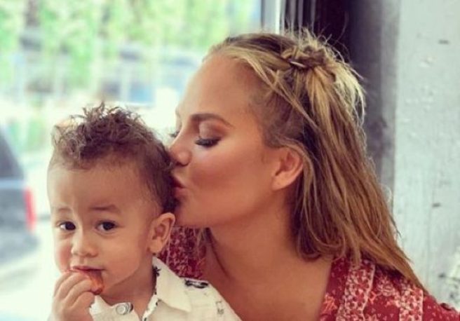 Chrissy Teigen’s home-school classroom set-up is the dream