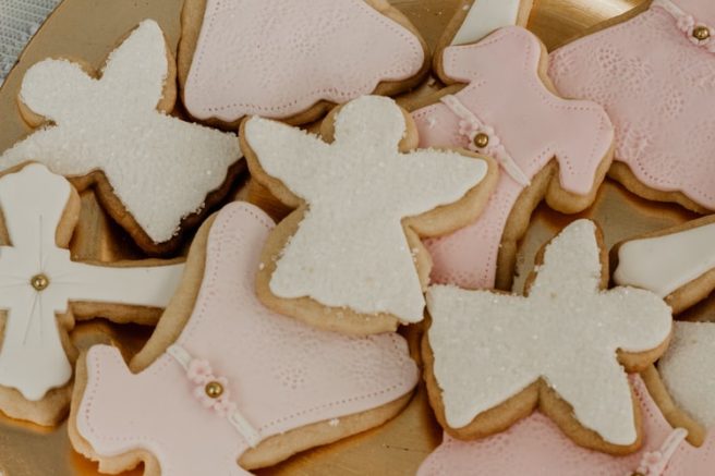Our easy gingerbread recipe with stunning icing designs!