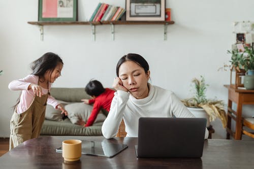 Working mothers picking up housework and childcare slack, study shows
