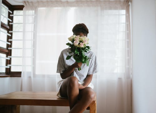 Let her know you’re thinking of her: Thoughtful Valentine’s gifts for her