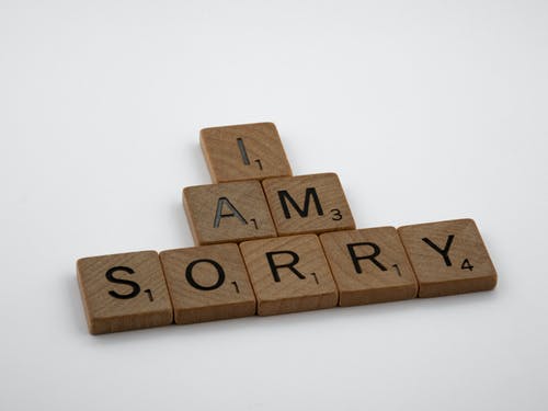 Do women apologise more than men?