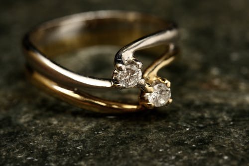Our top tips for getting (and keeping!) your jewellery super shiny and clean!