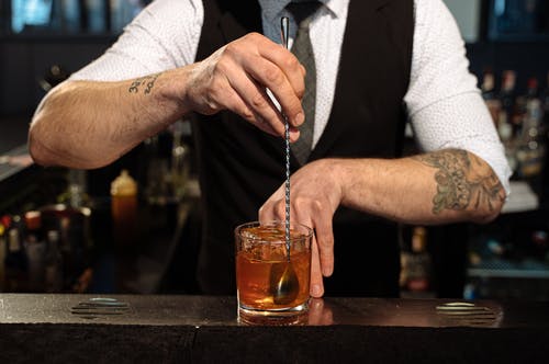 This ‘Witch’s Brew’ Cocktail is the perfect drink to kick off spooky season!