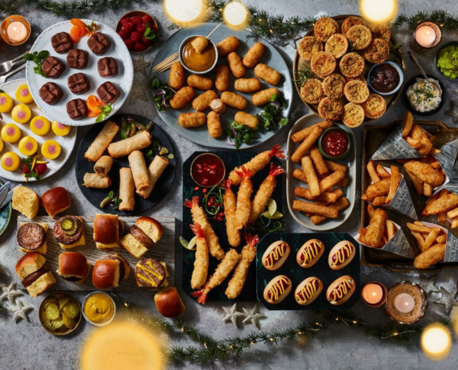 A scrumptious Christmas dinner with all the trimmings for six people for only €15.00