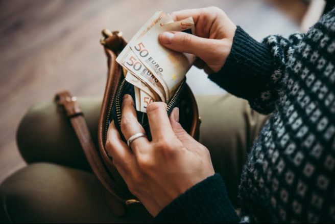 Let’s talk money! 6 simple ways to stretch your paycheck this January